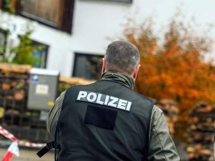 Cảnh sát Đức lập tức có mặt tại hiện trường. Ảnh: Reuters.