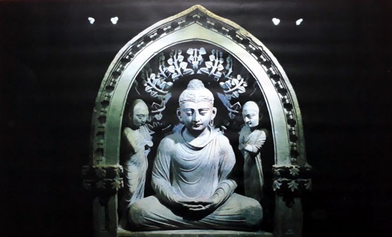 Một tác phẩm tại triển lãm " Di sản Phật giáo"