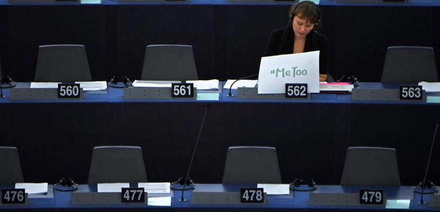 Phong trào #Me Too khuyến khích phụ nữ tố cáo tệ nạn bê bối tình dục ở nghị viện châu Âu đang thu hút được dư luận. Ảnh: AP