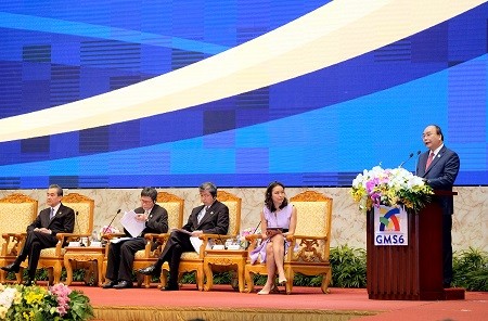 Thủ tướng Nguyễn Xuân Phúc phát biểu tại Diễn đàn Thượng đỉnh Kinh doanh GMS-6. Ảnh: VGP 
