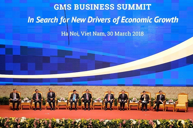 Sau khi tham dự Hội nghị Thượng đỉnh Kinh doanh GMS ngày hôm qua, lãnh đạo các nước tiểu vùng Mekong chính thức tham dự Hội nghị Thượng đỉnh GMS-6 hôm nay. Ảnh: TTXVN