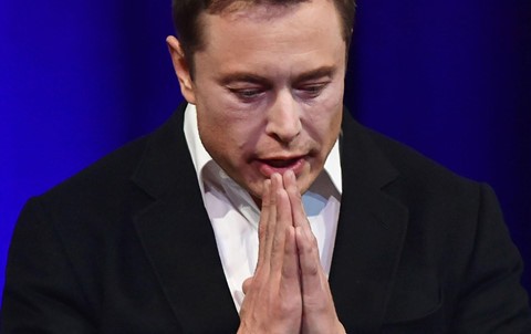 Tỷ phú Elon Musk đã phải xin lỗi thợ lặn Vernon Unsworth.