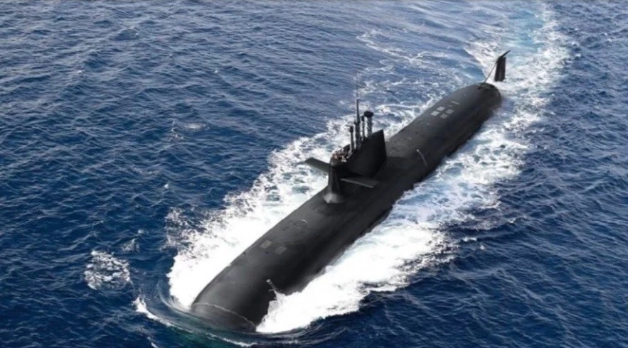 Tàu ngầm S-80 Plus của Tây Ban Nha sau khi được kéo dài thêm 10m để có thể nổi được thì lại không vào vừa bãi đỗ. Ảnh: The Guardian