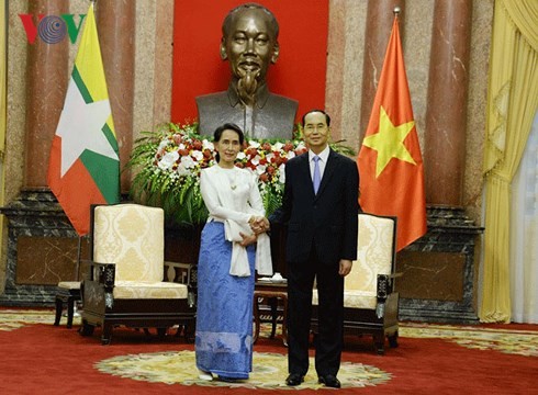 Chủ tịch nước Trần Đại Quang đã tiếp bà Aung San Suu Kyi, Cố vấn Nhà nước Myanmar, Ảnh: VOV