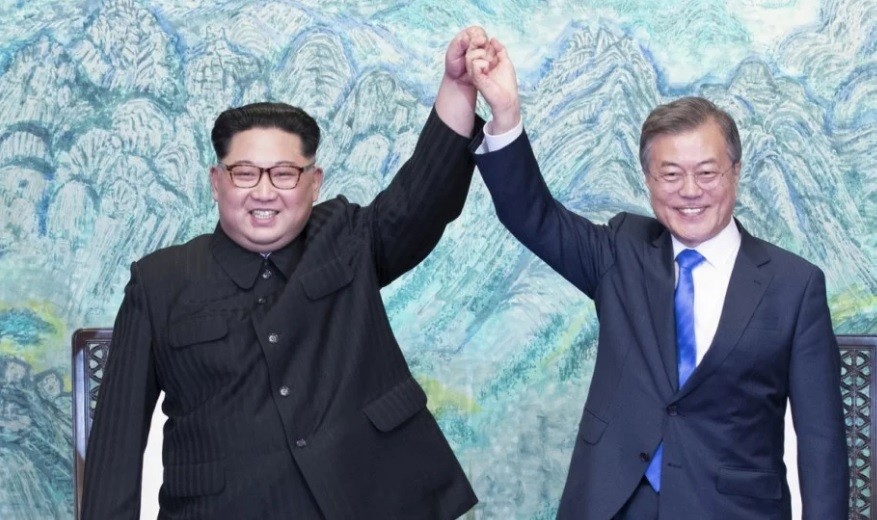 Nhà lãnh đạo Triều Tiên Kim Jong-un và Tổng thống Hàn Quốc Moon Jae-in là hai ứng cử viên sáng giá cho giải Nobel hòa bình năm nay.