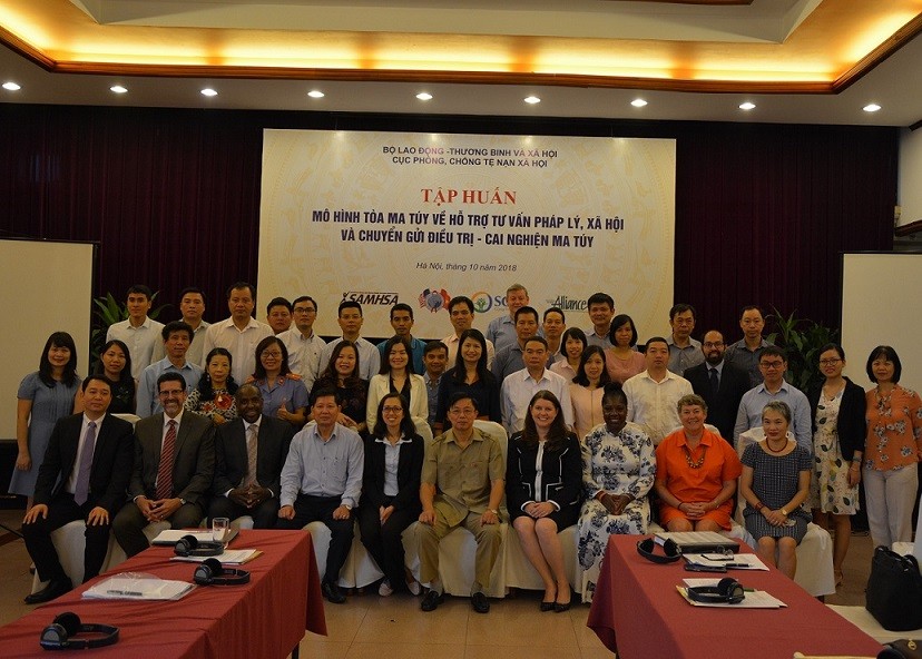 Các đại biểu Việt Nam tham gia khóa tập huấn.