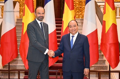 Thủ tướng Nguyễn Xuân Phúc và Thủ tướng Pháp Édouard Philippe tại cuộc hội đàm chiều 2/11. Ảnh: VGP