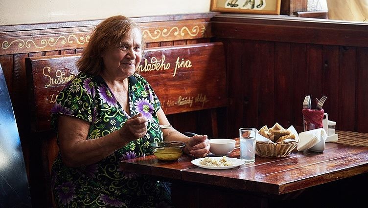Giờ đây, hàng trăm người già yếu, nghèo khổ ở St. Petersburg được phục vụ bữa trưa miễn phí tại một quán cafe tư nhân.