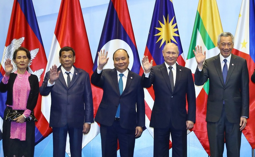 Thủ tướng Nguyễn Xuân Phúc cùng các Lãnh đạo ASEAN và Tổng thống Nga Vladimir Putin tại Hội nghị Cấp cao ASEAN- Nga lần thứ 3. Ảnh: Thống Nhất/ TTXVN