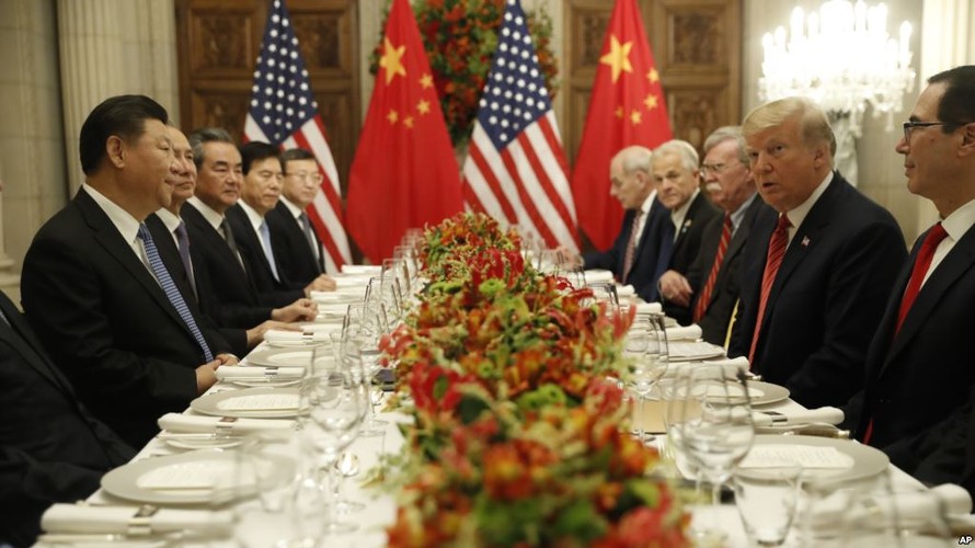 Tổng thống Mỹ Donald Trump và Chủ tịch Trung Quốc Tập Cận Bình tại cuộc gặp gỡ ăn tối ở Argentina và đạt được thỏa thuận tạm ngừng áp thuế 90 ngày kể từ 1/12.
