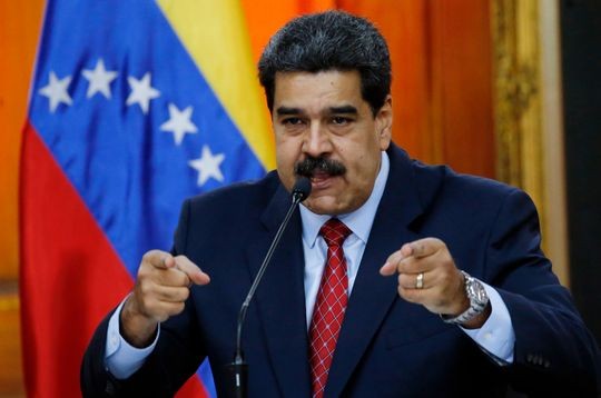 Tổng thống Venezuela Nicolas Maduro đang phải vất vả chống chọi với " thù trong, giặc ngoài". Ảnh: USA Today