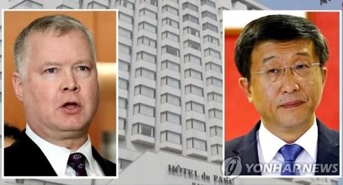 Đặc phái viên Mỹ Stephen Biegun và đặc phái viên Triều Tiên Kim Hyok-chol tiếp tục đàm phán ngày thứ 5 liên tục tại Hà Nội. Ảnh: Yonhap
