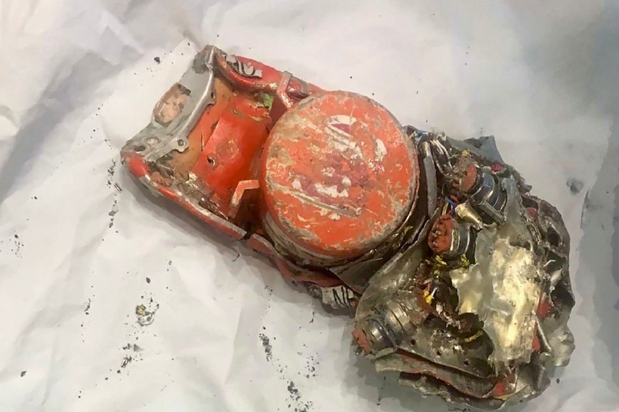 Một trong hai chiếc hộp đen tìm thấy trong vụ tai nạn máy bay ở Ethiopia đã được mang sang Pháp phân tích.