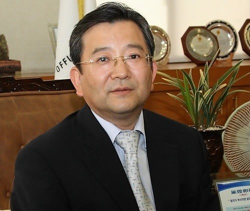 Cựu thứ trưởng tư pháp Hàn Quốc Kim Hak-ui sẽ bị điều tra lại vì cáo buộc nhận hối lộ bằng tình dục.