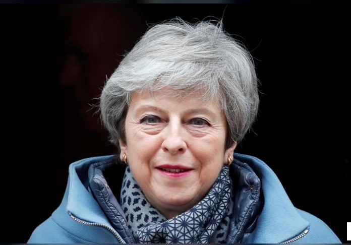 Thủ tướng Anh Theresa May nói: "Tôi đã chuẩn bị cho việc rời bỏ công việc của mình sớm hơn dự định để làm điều gì đúng cho đất nước của tôi và cho đảng của tôi".