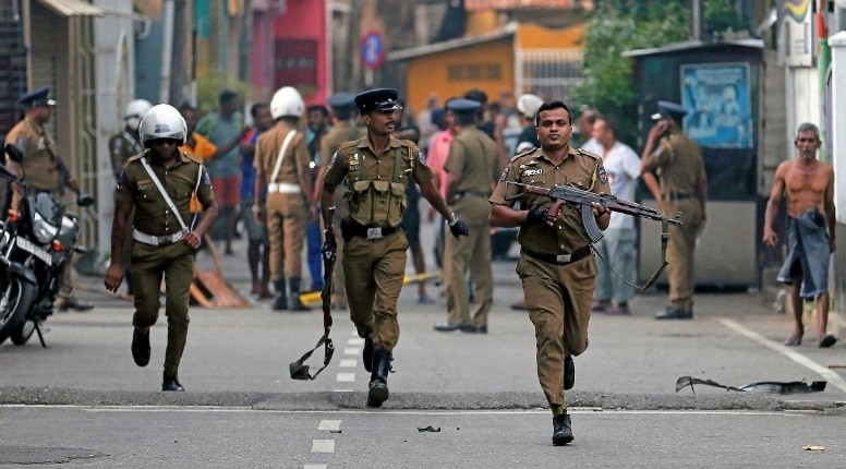 Lệnh khẩn cấp đã được ban bố tại Sri Lanka, theo đó cảnh sát và quân đội có thể bắt giữ bất kỳ ai khả nghi.