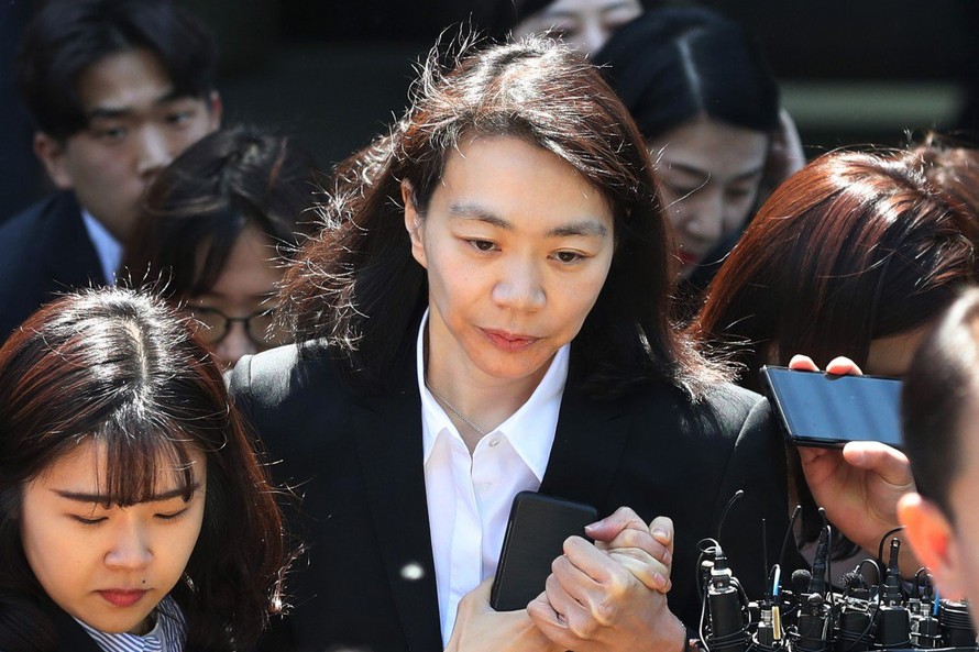 Cô Cho Huyn-ah, con gái cựu chủ tịch Korean Air, đã bị cáo buộc thuê 11 người giúp việc bất hợp pháp.