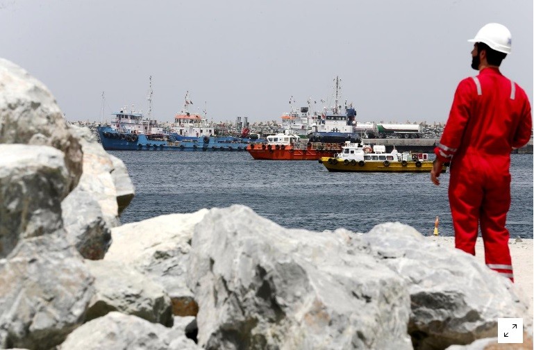 Các tàu bè qua lại tại cảng Fujairah của UAE hồi tháng 5/2019.