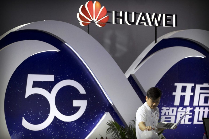 Tập đoàn công nghệ Huawei của Trung Quốc vừa bị Mỹ tung một cú đấm giáng trời bằng việc đưa vào danh sách đen hạn chế mua thiết bị của các công ty Mỹ.