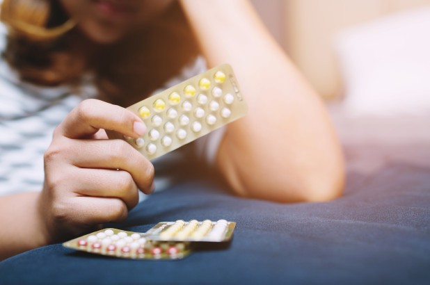 Một nghiên cứu mới công bố cho thấy, các cô gái đưới 16 tuổi uống thuốc tránh thai dễ bị trầm cảm nhiều hơn.