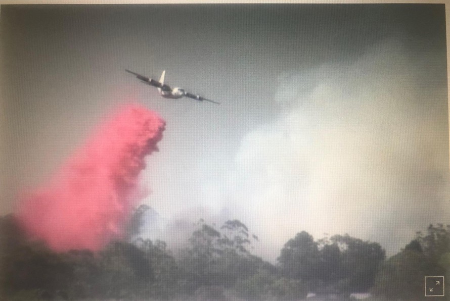 Australia đã phải huy động máy bay để dập tắt đám cháy rừng lan rộng.
