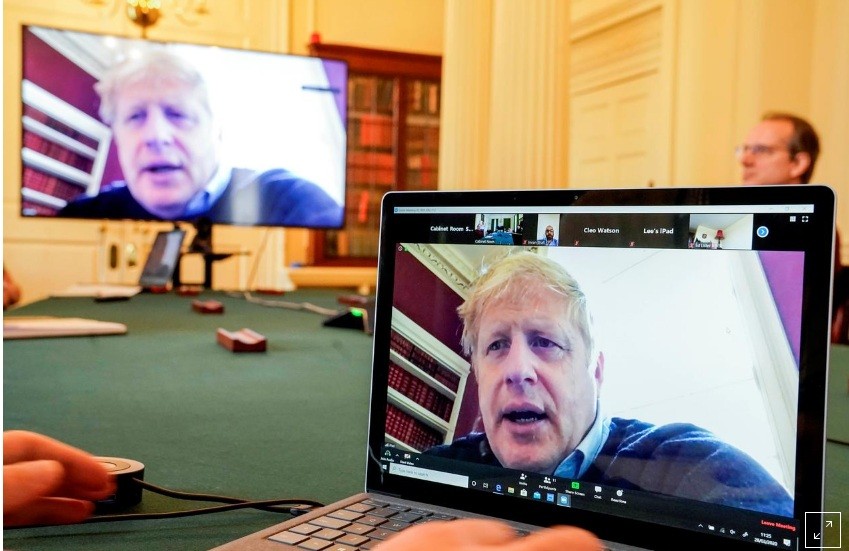 Thủ tướng Anh Boris Johnson họp trực tuyến chính phủ tại nhà ngày 28/3.