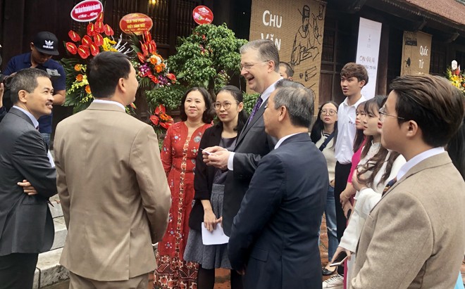 Đại sứ Mỹ thăm Văn Miếu nhân ngày Nhà giáo Việt Nam