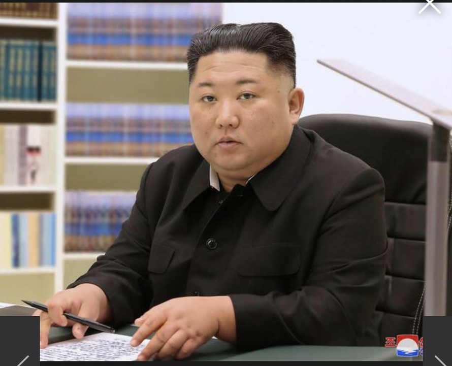 Năm nay nhà lãnh đạo Triều Tiên viết thư, thay vì đọc thông điệp năm mới. Ảnh: KCNA