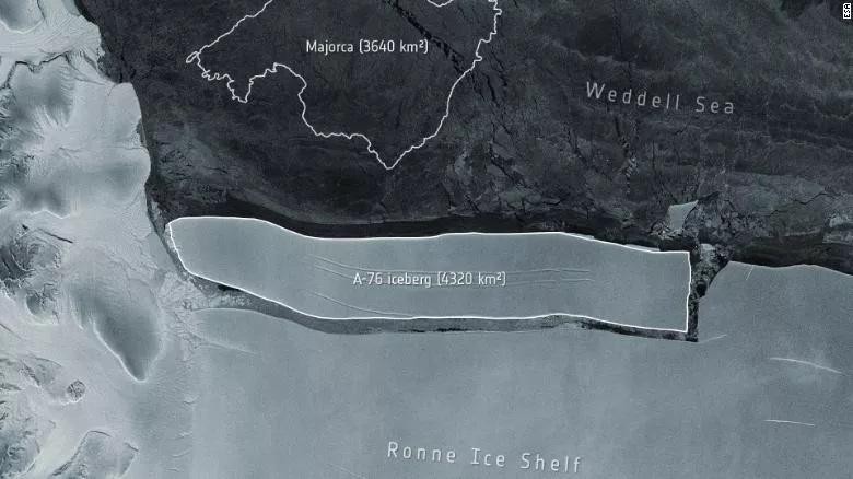 Hình ảnh vệ tinh chụp được cho thấy tảng băng trôi lớn nhất Nam Cực ( trông như hình đốt ngón tay) đã tách khỏi Nam Cực.
