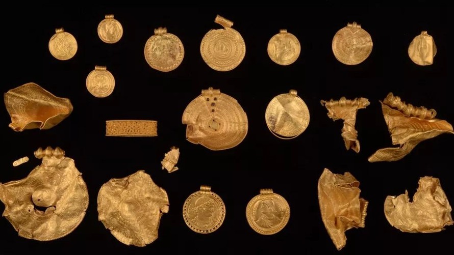 Kho báu từ thế kỷ thứ sáu chứa nhiều đồ tạo tác bằng vàng với thiết kế tinh xảo vừa được phát hiện.