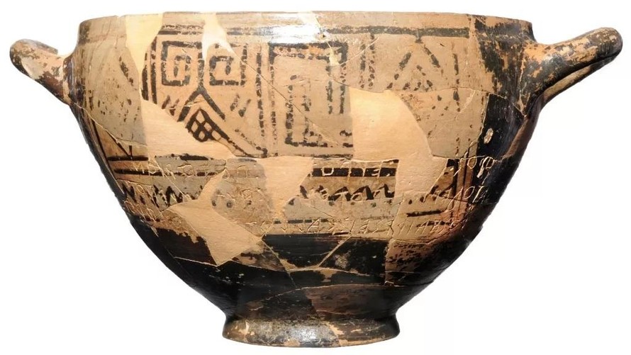 Chiếc cốc Nestor được trưng bày tại bảo tàng khảo cổ Pithecusar trên đảo Ischia của Ý.
