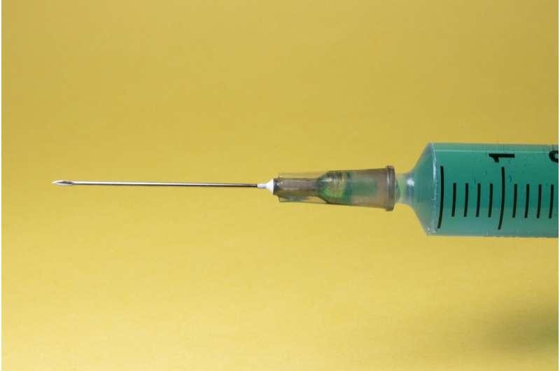 Tiêm vắc xin ngừa COVID-19 có thể giảm nguy cơ mắc COVID-19 nặng và nguy cơ tử vong tới 90%.