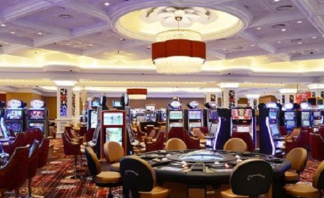 Vé vào cửa để chơi casino với người Việt là 1 triệu đồng/người/ngày.
