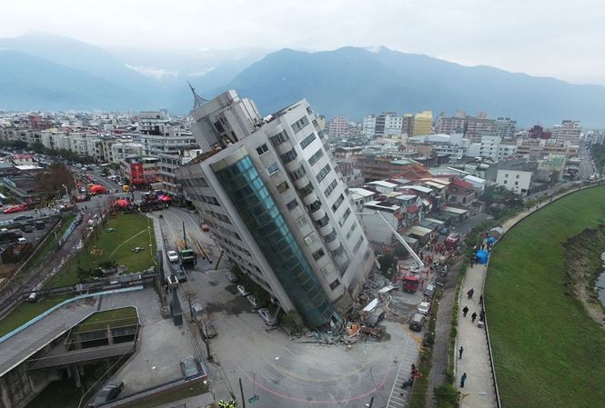 Hiện chưa phát hiện người Việt hay lao động Việt Nam gặp nạn sau vụ động đất mạnh tại Đài Loan tối qua. Ảnh CNA.