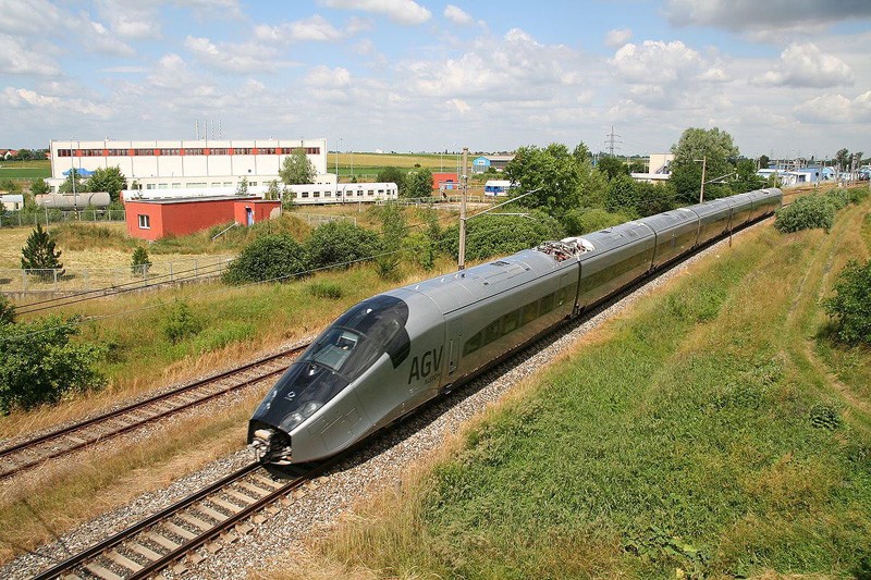 Dự kiến năm nay Bộ GTVT sẽ xây dựng xong đề án nghiên cứu tuyến đường sắt tốc độ cao Bắc - Nam. Ảnh minh họa.