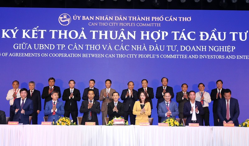 Cần Thơ và Vietnam Airlines ký kết triển khai Dự án Trung tâm Logistics hàng không Cần Thơ.