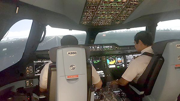 Bên trong buồn lái giả định máy bay A350 của Vietnam Airlines.