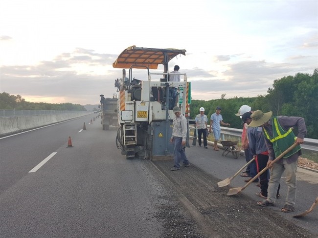 Việc sửa chữa tuyến cao tốc Đà Nẵng - Quảng Ngãi không đảm bảo yêu cầu, gây bức xúc dư luận. 