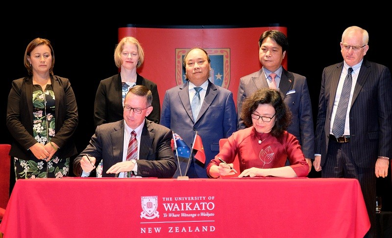 Hội nhập và hợp tác quốc tế là một trong những nhiệm vụ trọng tâm của BHXH Việt Nam. Ảnh BHXH Việt Nam ký hợp tác đào tạo nhân lực với Đại học Waikato (New Zealand).