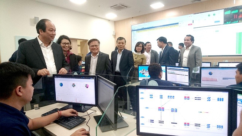 Đoàn công tác của Thủ tướng do Bộ trưởng, Chủ nhiệm Văn phòng Chính phủ Mai Tiến Dũng dẫn đầu thăm và làm việc với BHXH Việt Nam tháng 10/2018. Ảnh: Phạm Thanh.