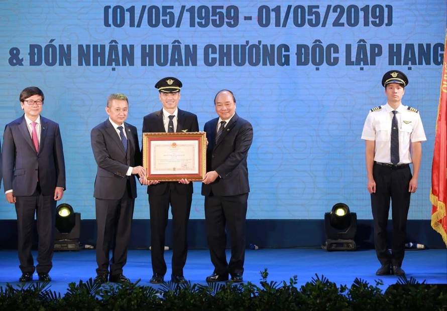 Thủ tướng trao Huân chương Độc lập cho Đoàn bay 91