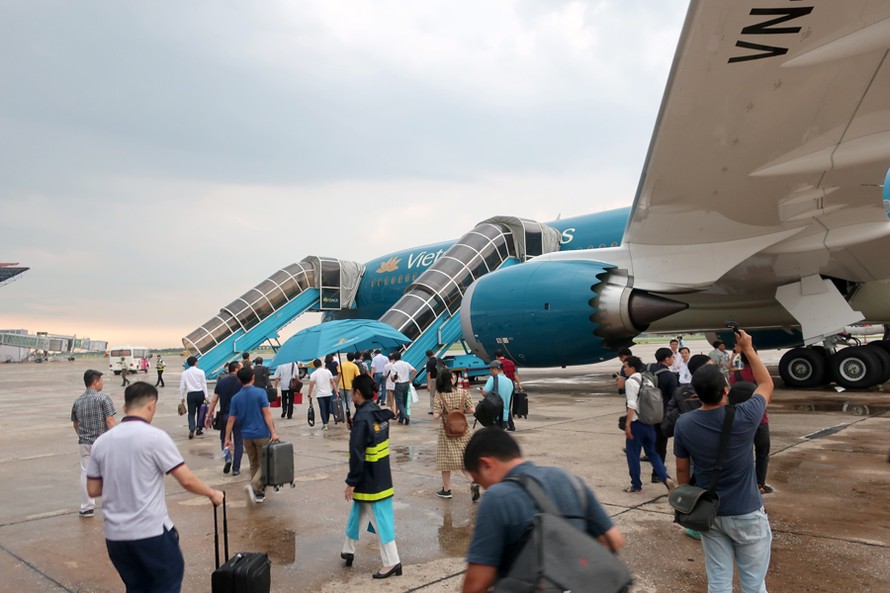 Với chiếc B787-10 đầu tiên này, Vietnam Airlines trở thành hãng thứ 4 tại châu Á, hãng thứ 5 trên thế giới nhận tàu bay B787-10.