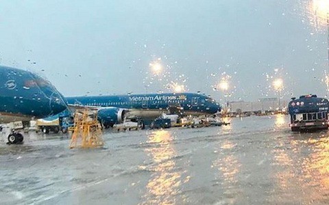 Ảnh hưởng bão số 4 nên sân bay Vinh và Đồng Hới phải đóng cửa tới 12h trưa nay 30/8. Ảnh minh hoạ.