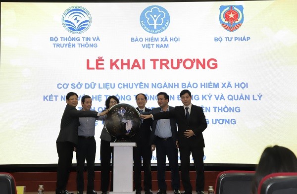 BHXH Việt Nam tiếp tục cắt giảm thủ tục, đẩy mạnh giao dịch điện tử.