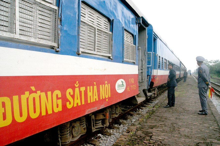 Cty Vận tải hành khách đường sắt Hà Nội và Sài Gòn được đề xuất nhập về làm 1 sau gần 20 năm chia tách.