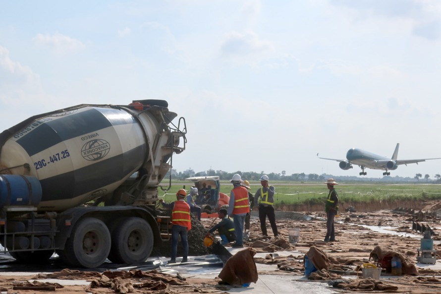 Sân bay Nội Bài đóng 1 đường băng từ ngày 1/7 để nâng cấp, sửa chữa đã ảnh hưởng tới hoạt động bay.