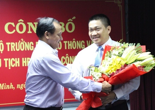 Ông Phạm Hồng Quang (phải) chính thức thành Tổng giám đốc VEC từ ngày 1/2 tới.