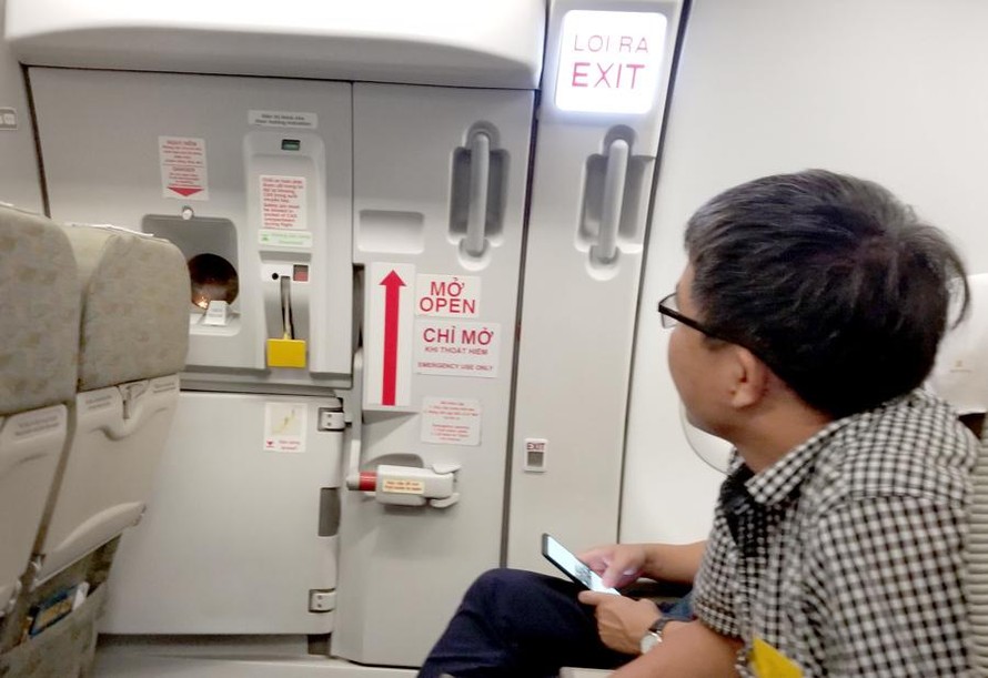 Nhiều hành khách đi máy bay nhầm cửa thoát hiểm là cửa nhà vệ sinh nên tự ý mở, hành động này gây nhiều thiệt hại cho các hãng hàng không. Ảnh minh họa.