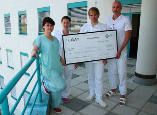 Bác sĩ Vladimir Kalis (ngoài cùng bên phải) và nhóm bác sĩ phẫu thuật tái tạo âm đạo cho bệnh nhân. Ảnh: The news agency CEN. 