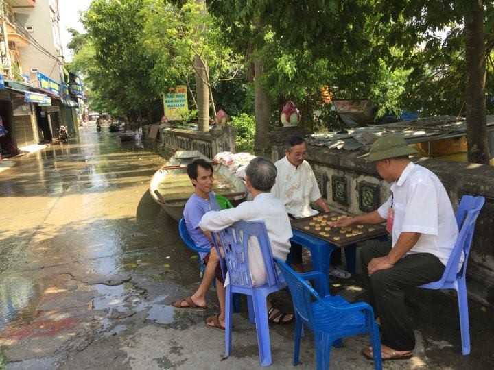 Các cụ già ở Chùa Hương, huyện Mỹ Đức, Hà Nội bảo từ năm 1971 đến nay, bến Yến nước mới dâng ngập, tràn bờ như bây giờ. 